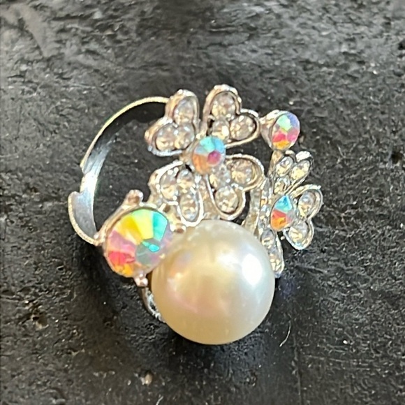 Fashion ring, adjustable, AB stones, oversized faux pearl - Picture 4 of 8